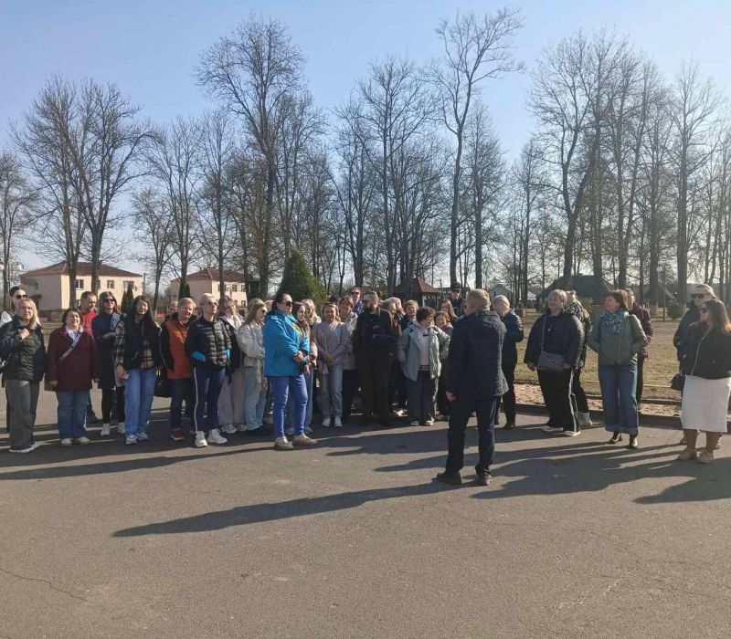 photo 5350767994092590732 y