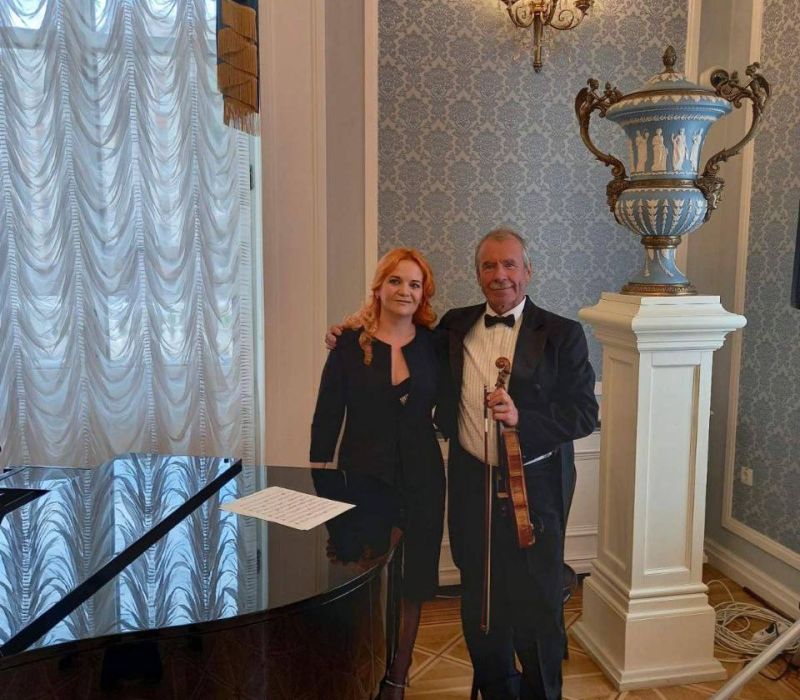 photo 5357337838057816608 y